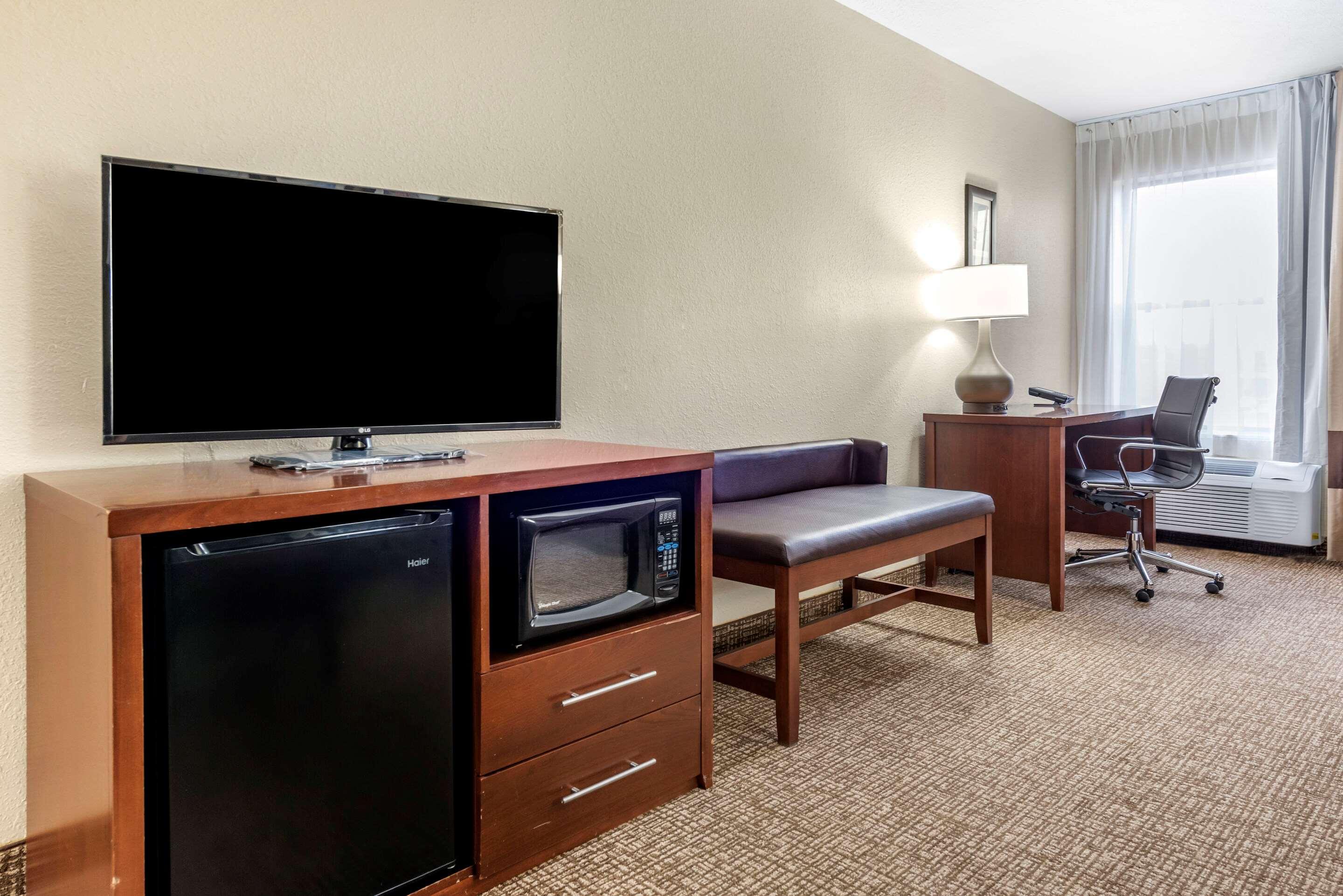 Comfort Inn & Suites Cincinnati Eastgate Exterior photo