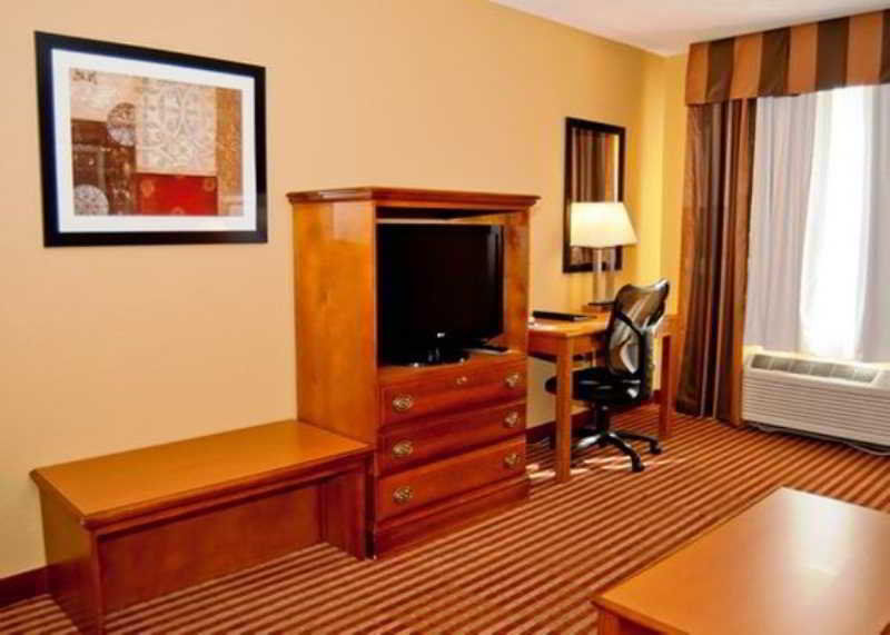 Comfort Inn & Suites Cincinnati Eastgate Room photo